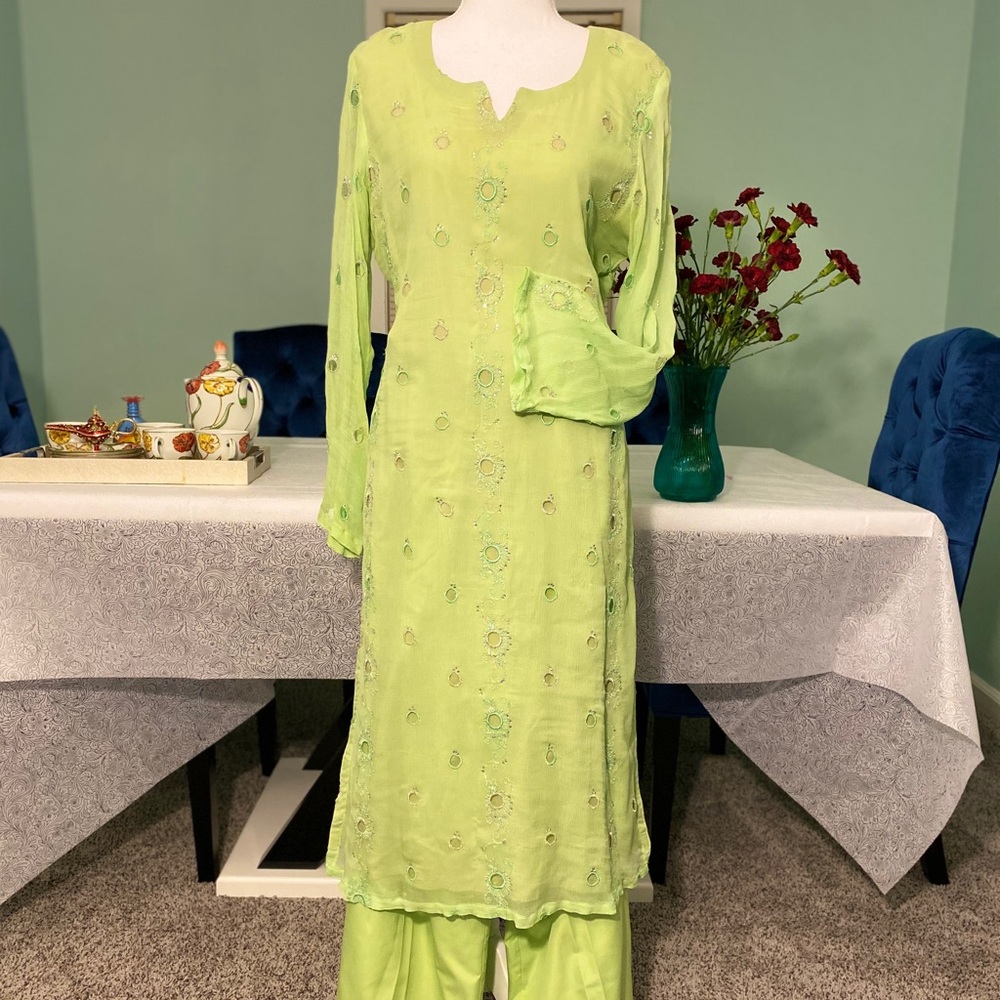 🌈SALE!!!🌈🌟Bareeza pure chiffon Pakistani suit